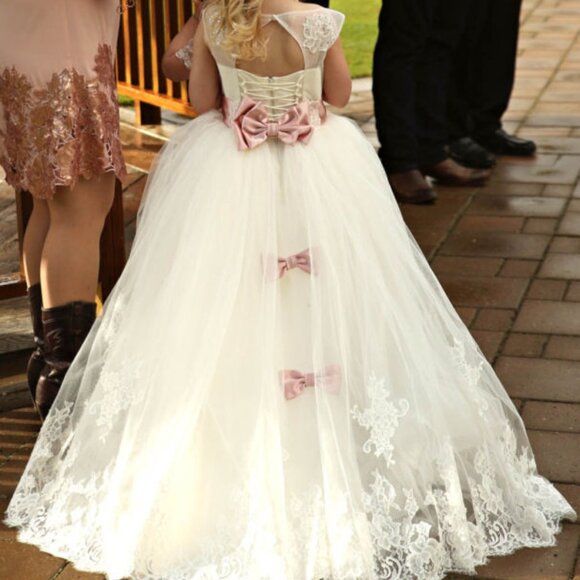 Stunning Ivory Lace Flower Girl/Special Occasion Gown - Picture 3 of 8